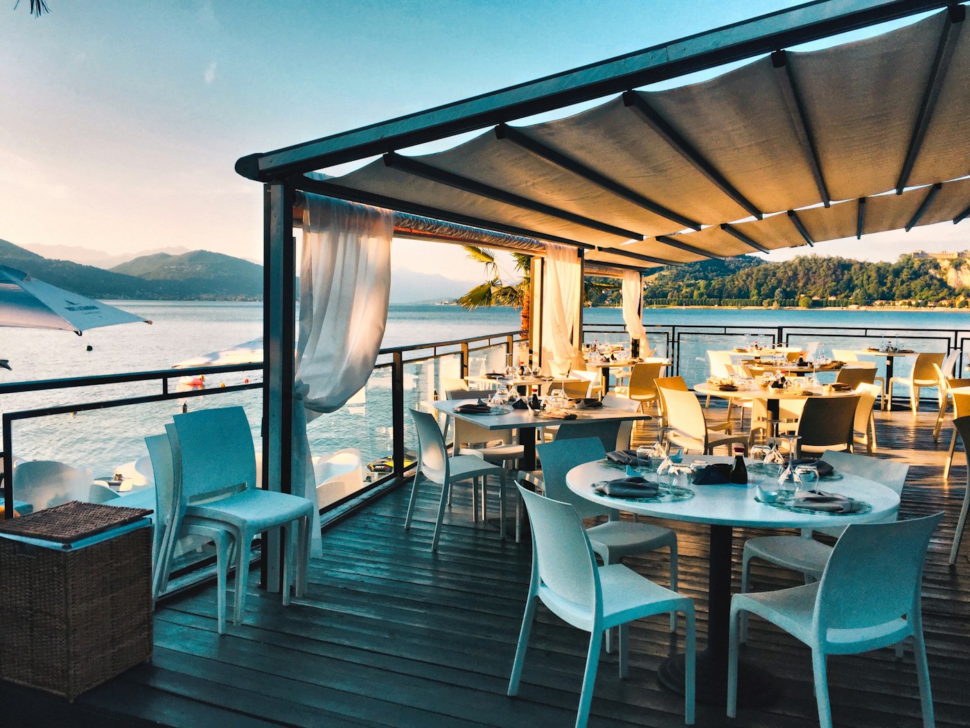 Relaxed dining atmosphere